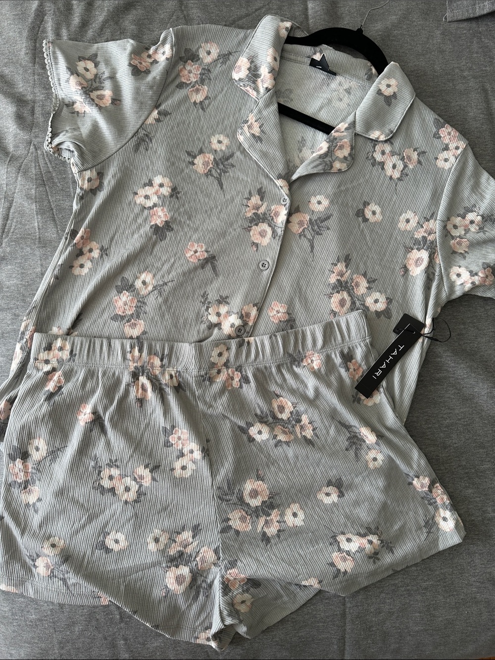 Tahari - Floral Button-Up Short Pajama Set - grey with Pink Flowers